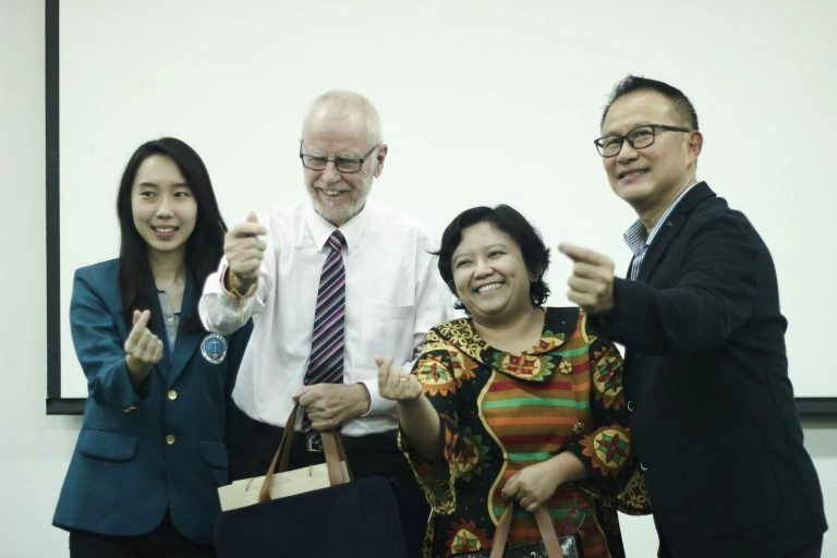 Ajarkan Untuk Hadapi Digitalisasi di Era VUCA World