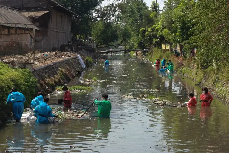 Aksi Bersih-Bersih Sungai : Hidupkan Kembali Kepedulian Lingkungan