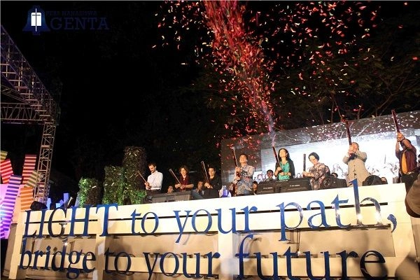 Berlangsung Meriah, Rektor UK Petra Buka Hari Pertama Petra Parade 2014