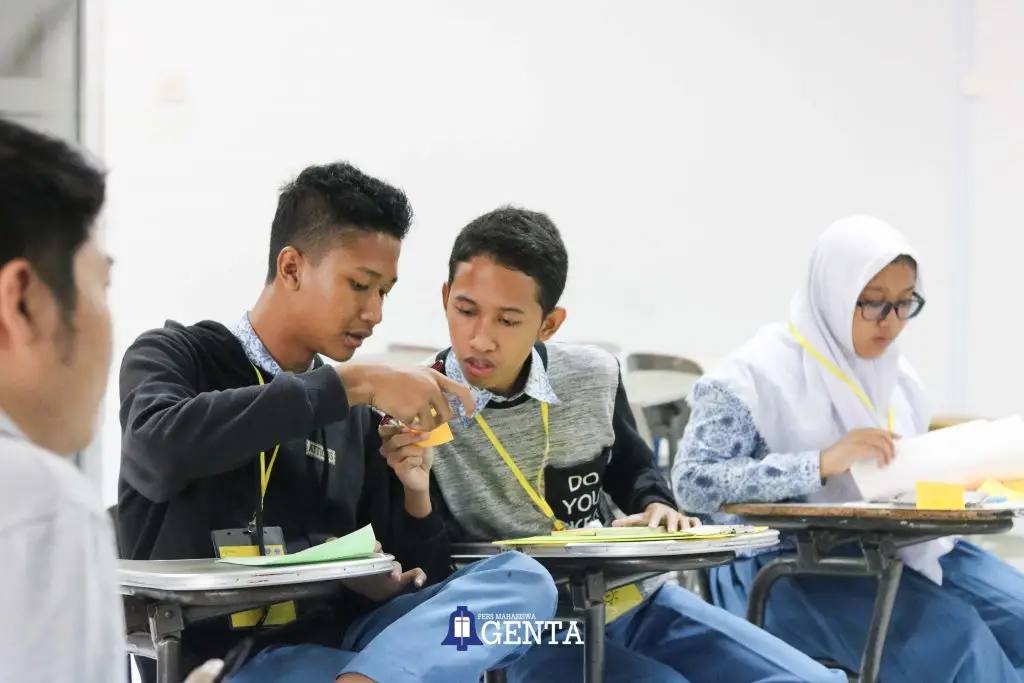 Bulan Inspirasi Mahasiswa: High School Extravagance Debate Competition 2018