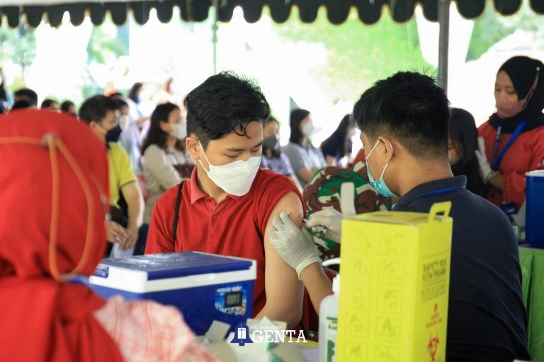 Lawan Pandemi, Lakukan Vaksinasi