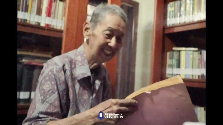 Menggali Wawasan di Balik Lautan Buku Bersejarah