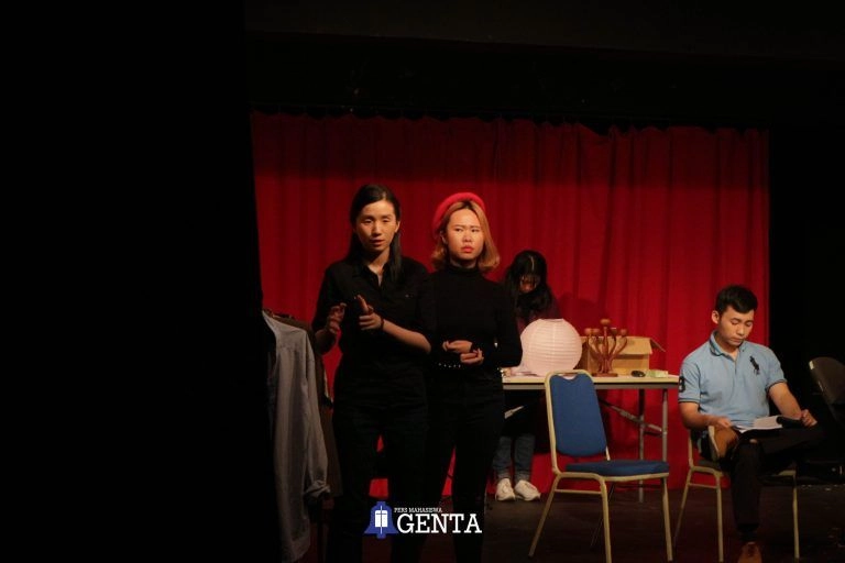 Mengintip Backstage Teater dalam Pertunjukan The Cues