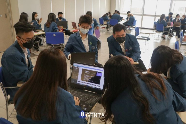 Menjulang Tinggi, Menjelma Bak Suar Navigasi