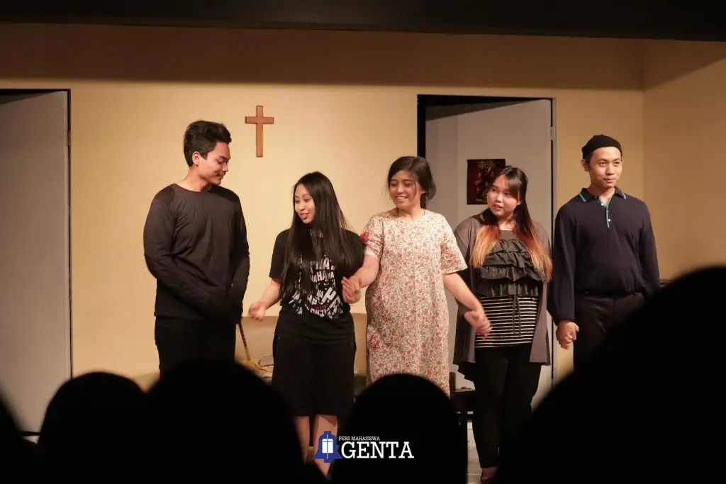 Pementasan Petra Little Theatre – “Going Home”: Sebuah Cermin Realitas Kehidupan Kekristenan Masa Kini