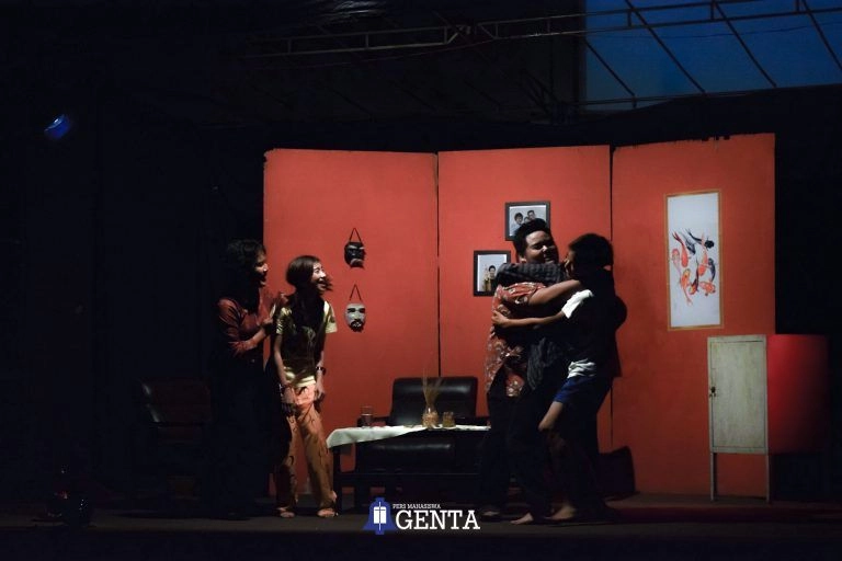 Perankan Sebuah Kisah yang Membuka Hati dan Pikiran dalam Pentas Studi Teater