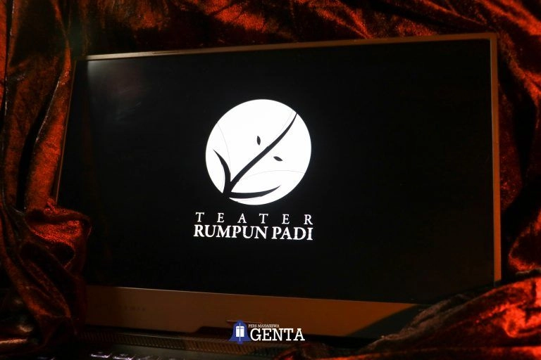 Reka Kehidupan dalam Panggung Pentas Tunggal