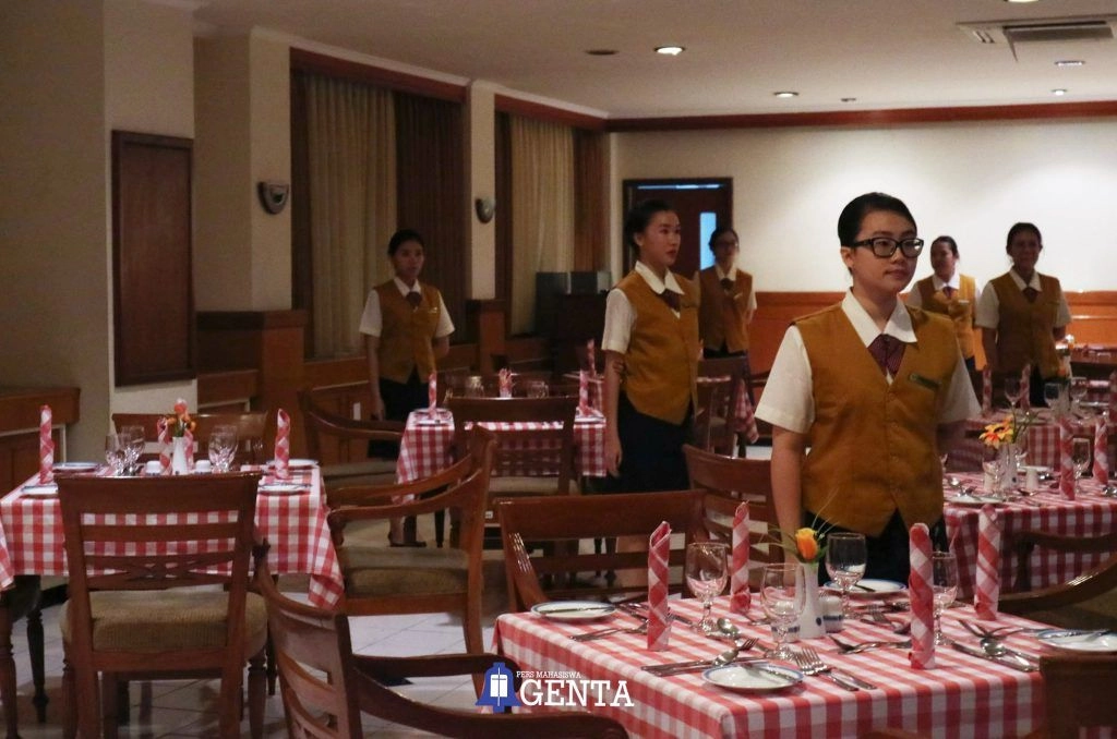 UKM Pengembangan Diri: Table Manner